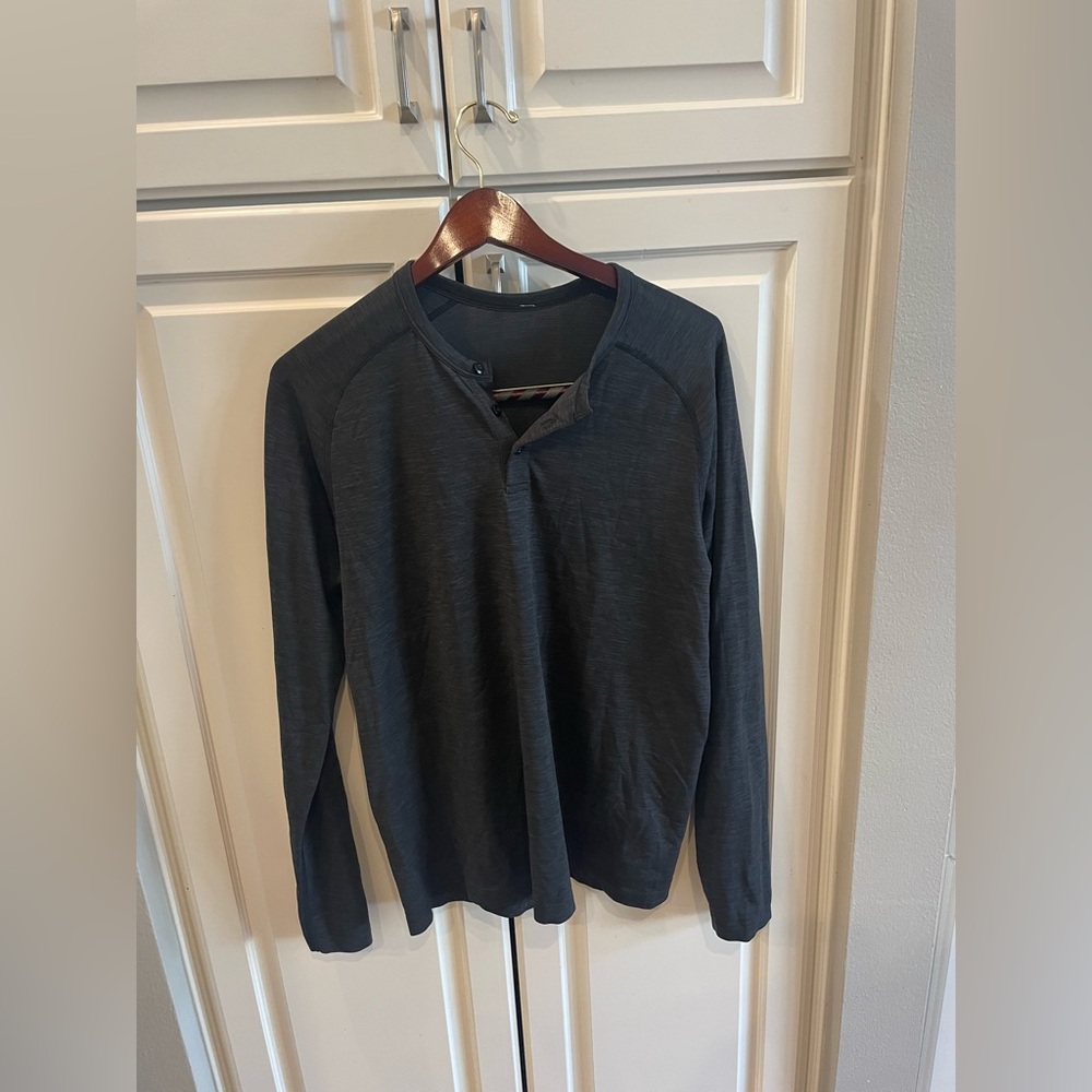 Men’s Lululemon performance Henley